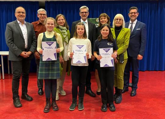 Anna Renner (6a) überzeugt beim Vorlesewettbewerb