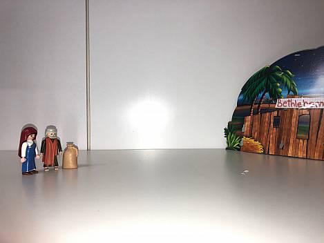 Augustus hatte die Idee, sein Volk zu zählen, drum mussten Maria und Josef sich nach Bethlehem quälen.